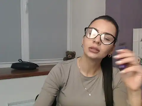 divina kira online show from 11/26/25, 08:14