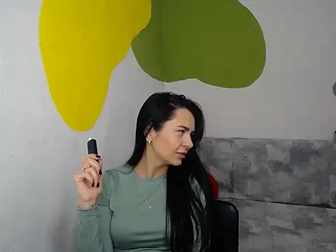 divina kira online show from 12/18/25, 11:03