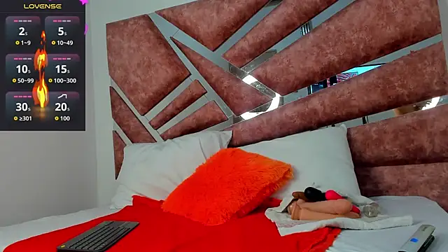 Ashley  0 online show from 12/05/25, 12:04