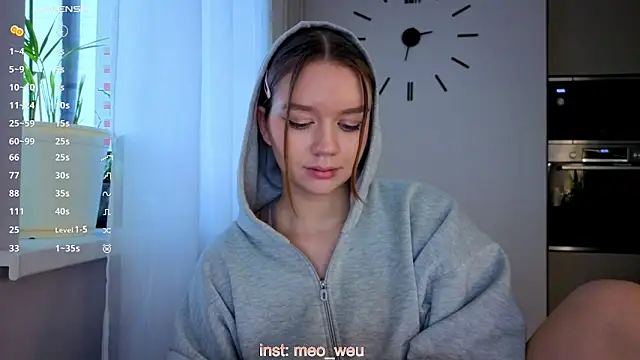 Snapshot of me_liss chatting on 11/15/25, 06:28 me liss online show from 11/15/25, 06:28