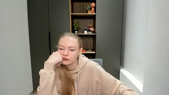 Snapshot of ElaneComiso chatting on 11/15/25, 05:33 ElaneComiso online show from 11/15/25, 05:33