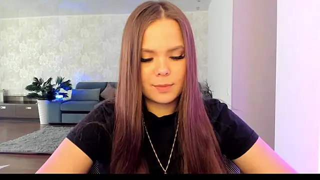 Snapshot of Kira_love_81 chatting on 05/24/26, 04:23 Kira love 81 online show from 05/24/26, 04:23