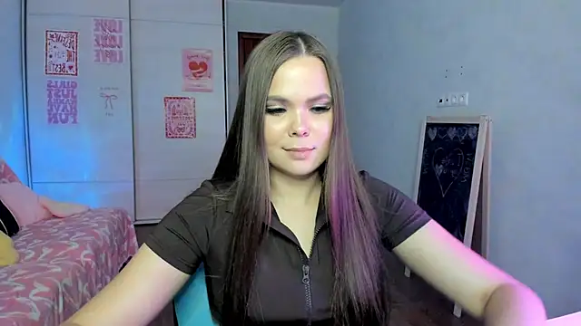 Snapshot of Kira_love_81 chatting on 05/21/26, 07:44 Kira love 81 online show from 05/21/26, 07:44