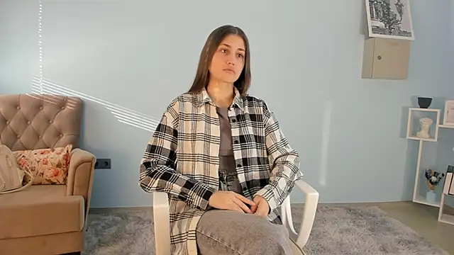 Snapshot of LucilaCashen chatting on 11/16/25, 07:13 LucilaCashen online show from 11/16/25, 07:13