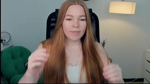 Snapshot of LavetaShiroma chatting on 11/22/25, 08:18 LavetaShiroma online show from 11/22/25, 08:18