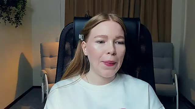 Snapshot of LavetaShiroma chatting on 11/15/25, 12:42 LavetaShiroma online show from 11/15/25, 12:42