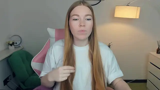 Snapshot of LavetaShiroma chatting on 11/24/25, 08:09 LavetaShiroma online show from 11/24/25, 08:09