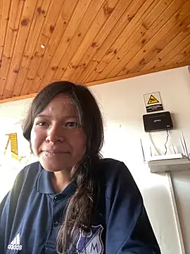 Snapshot of ninffa_18 chatting on 11/13/25, 07:29 ninffa 18 online show from 11/13/25, 07:29