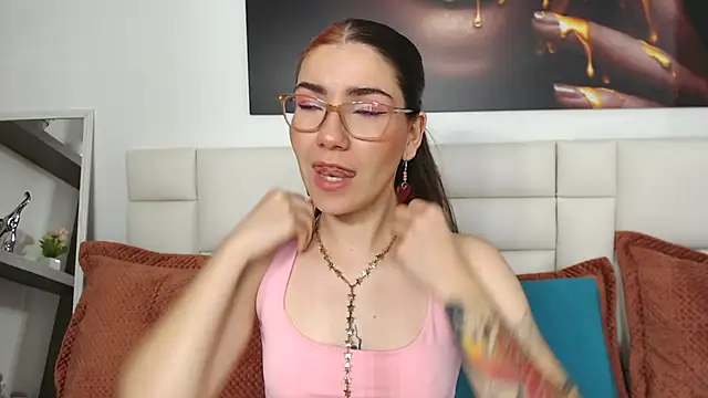 AriLumi online show from 11/25/25, 07:47