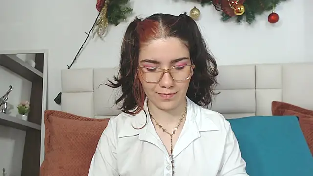 AriLumi online show from 11/27/25, 07:47