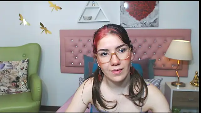 AriLumi online show from 11/20/25, 07:47