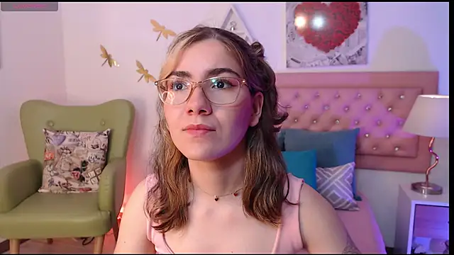 AriLumi online show from 01/13/26, 07:29