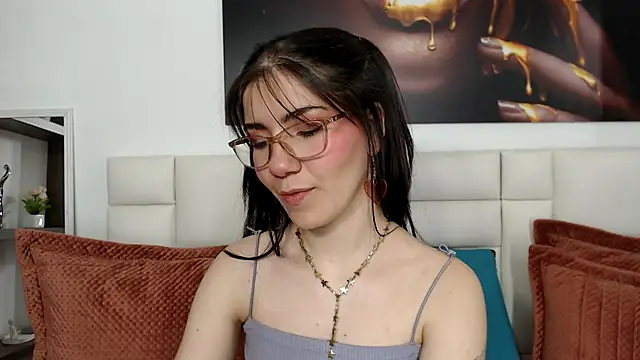 Snapshot of AriLumi chatting on 11/18/25, 08:45 AriLumi online show from 11/18/25, 08:45