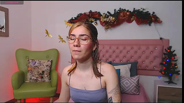 AriLumi online show from 12/16/25, 07:40