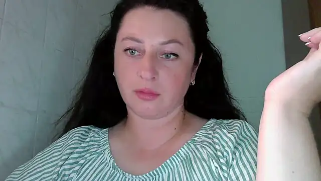 Snapshot of MelinaAx chatting on 07/14/26, 07:31 MelinaAx online show from 07/14/26, 07:31