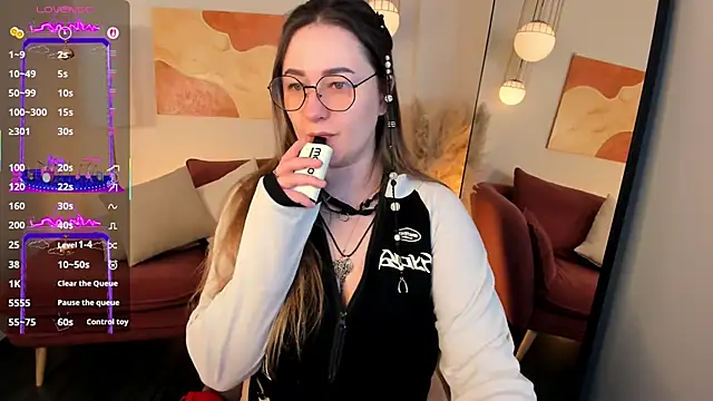 EmmaBloomm online show from 12/14/25, 09:09