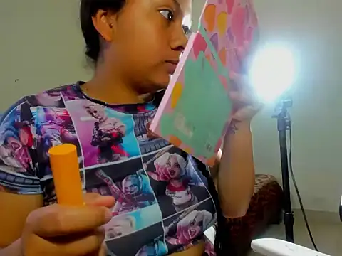 Snapshot of Sweet_Milk03 chatting on 12/14/25, 07:19 Sweet Milk03 online show from 12/14/25, 07:19