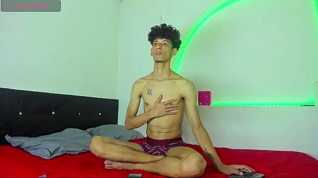 kaiborman00 online show from 04/12/26, 03:21