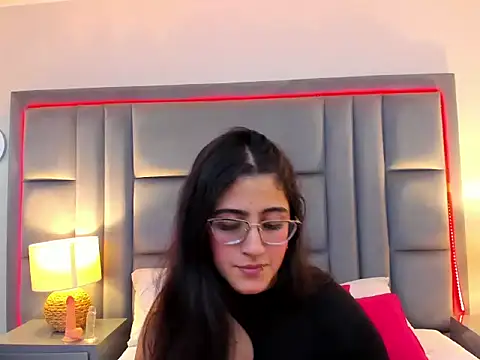 LuisaFranco online show from 11/29/25, 03:50