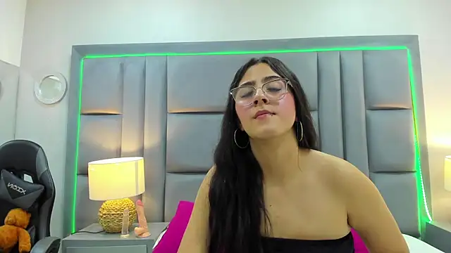 LuisaFranco online show from 11/26/25, 03:39