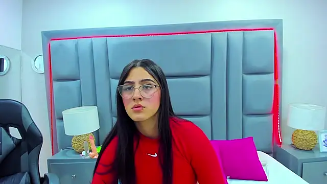 LuisaFranco online show from 11/25/25, 03:40