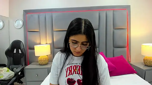 LuisaFranco online show from 12/03/25, 03:40