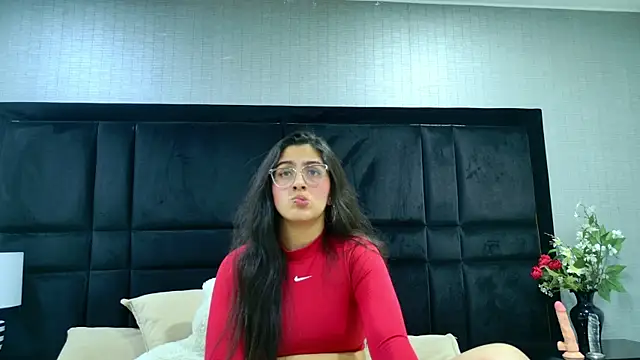 LuisaFranco online show from 12/05/25, 04:00