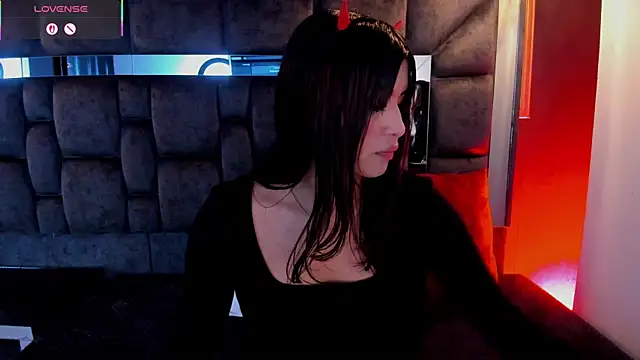 IssaJones  online show from 04/17/26, 09:39