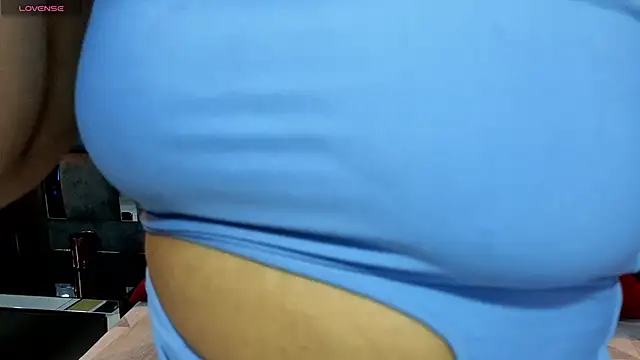 Snapshot of IssaJones_ chatting on 11/28/25, 07:47 IssaJones online show from 11/28/25, 07:47