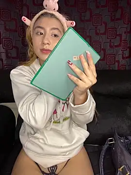 Snapshot of savannah_750 chatting on 04/11/26, 11:19 savannah 750 online show from 04/11/26, 11:19