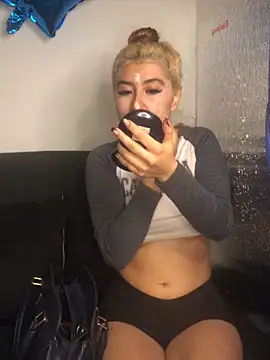 Snapshot of savannah_750 chatting on 02/14/26, 06:02 savannah 750 online show from 02/14/26, 06:02