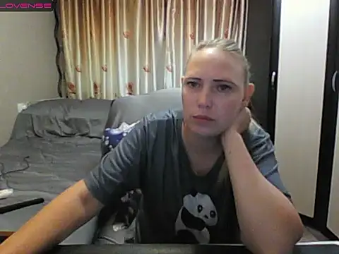 Snapshot of JenniDeep chatting on 06/07/26, 03:28 JenniDeep online show from 06/07/26, 03:28