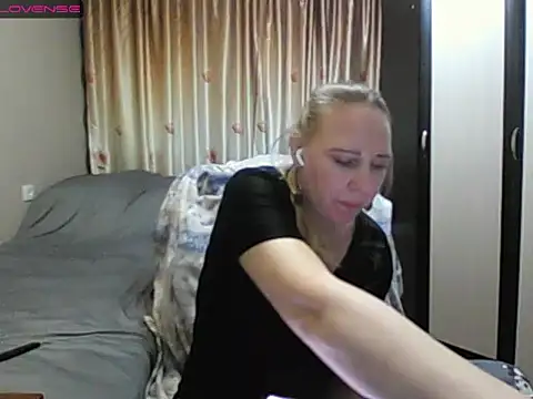 Snapshot of JenniDeep chatting on 03/11/26, 08:36 JenniDeep online show from 03/11/26, 08:36