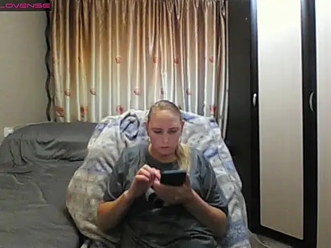 Snapshot of JenniDeep chatting on 06/04/26, 10:20 JenniDeep online show from 06/04/26, 10:20