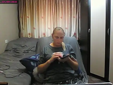 Snapshot of JenniDeep chatting on 07/06/26, 08:43 JenniDeep online show from 07/06/26, 08:43