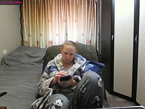 Snapshot of JenniDeep chatting on 05/15/26, 10:13 JenniDeep online show from 05/15/26, 10:13