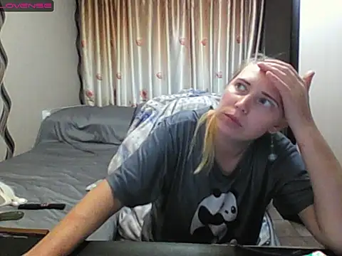 Snapshot of JenniDeep chatting on 06/13/26, 02:59 JenniDeep online show from 06/13/26, 02:59