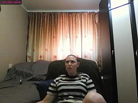 Snapshot of JenniDeep chatting on 04/14/26, 11:04 JenniDeep online show from 04/14/26, 11:04