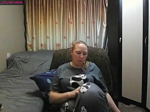 Snapshot of JenniDeep chatting on 04/21/26, 03:29 JenniDeep online show from 04/21/26, 03:29
