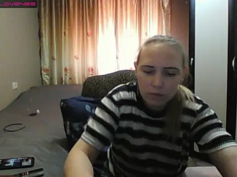 Snapshot of JenniDeep chatting on 04/12/26, 11:35 JenniDeep online show from 04/12/26, 11:35