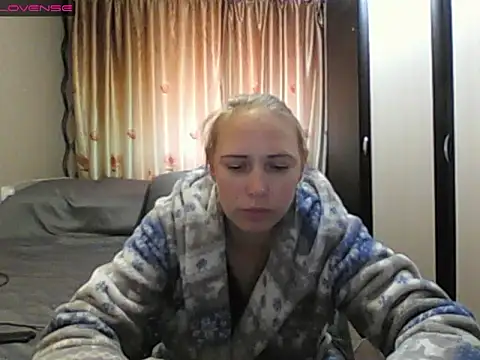Snapshot of JenniDeep chatting on 05/28/26, 12:00 JenniDeep online show from 05/28/26, 12:00