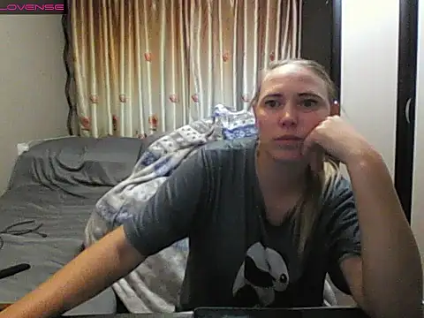 Snapshot of JenniDeep chatting on 06/11/26, 04:26 JenniDeep online show from 06/11/26, 04:26