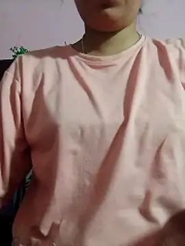 Snapshot of isha_sharma2002 chatting on 05/27/26, 05:42 isha sharma2002 online show from 05/27/26, 05:42