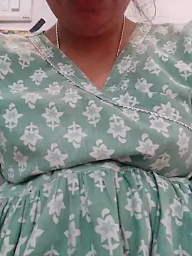 isha sharma2002 online show from 11/23/25, 04:44