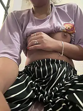 isha sharma2002 online show from 02/23/26, 04:58