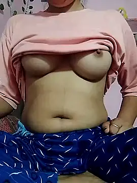 Snapshot of isha_sharma2002 chatting on 06/14/26, 05:41 isha sharma2002 online show from 06/14/26, 05:41