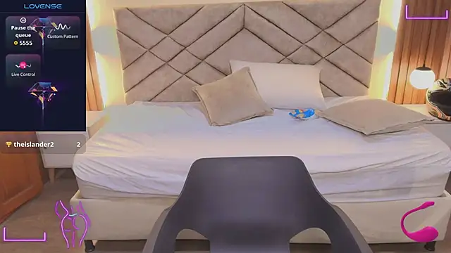 Snapshot of Laracooper_ chatting on 02/14/26, 07:36 Laracooper online show from 02/14/26, 07:36