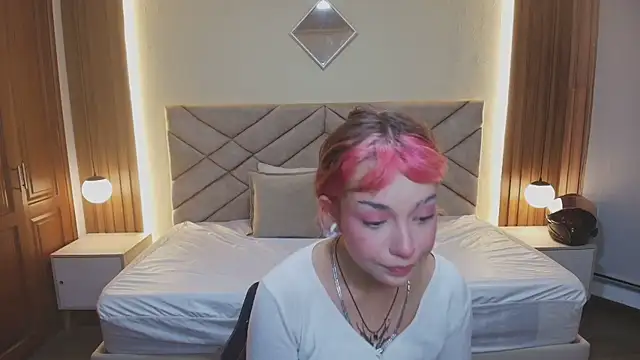 Snapshot of Laracooper_ chatting on 02/21/26, 07:38 Laracooper online show from 02/21/26, 07:38