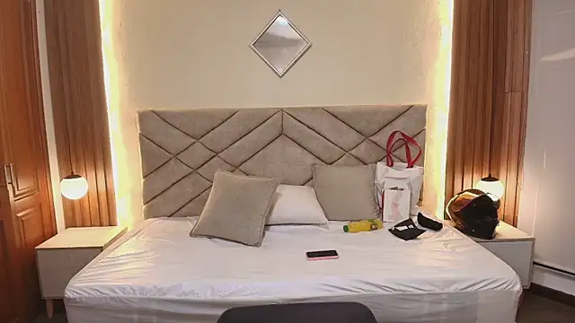 Snapshot of Laracooper_ chatting on 02/27/26, 07:14 Laracooper online show from 02/27/26, 07:14