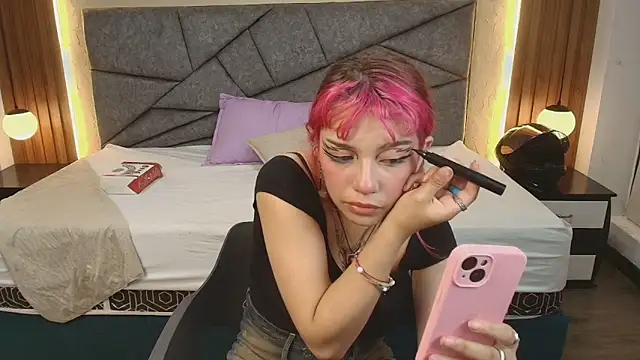 Laracooper  online show from 03/05/26, 07:43